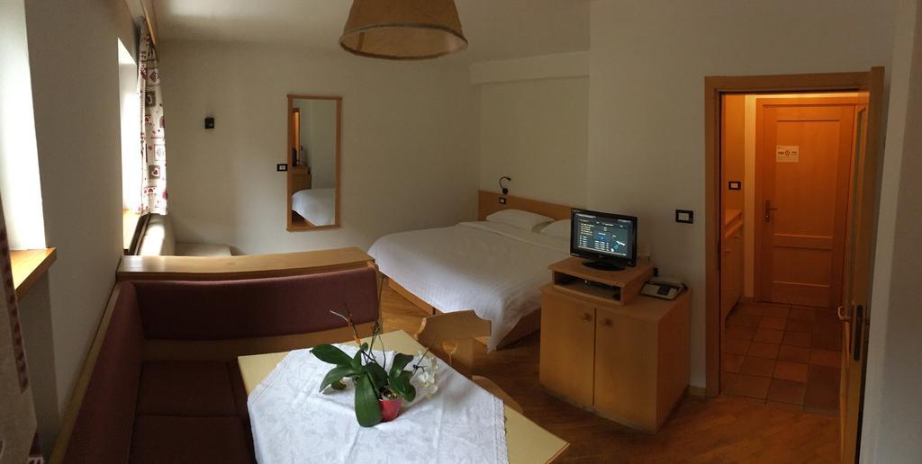 Bed & Breakfast Garni Tobia Campitello di Fassa Dış mekan fotoğraf